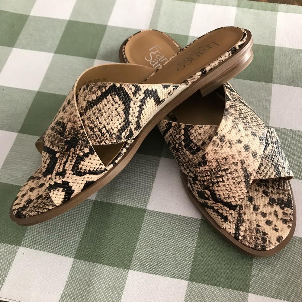 Franco Sarto beige/black flat slide size 7.5